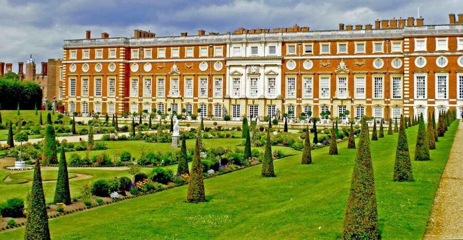 London: Windsor Castle & Henry VIII's Hampton Court Palace - Windsor Castle, from royal residence to working palace