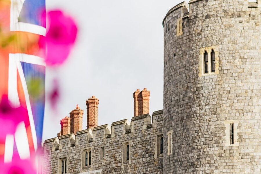 London: Windsor Castle, Stonehenge & Bath Full-Day Tour - Guides, languages and group rhythm