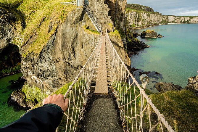 Luxury Giants Causeway Tour in Mercedes + FREE Belfast Mural Tour - Giant’s Causeway: give the main attraction your attention
