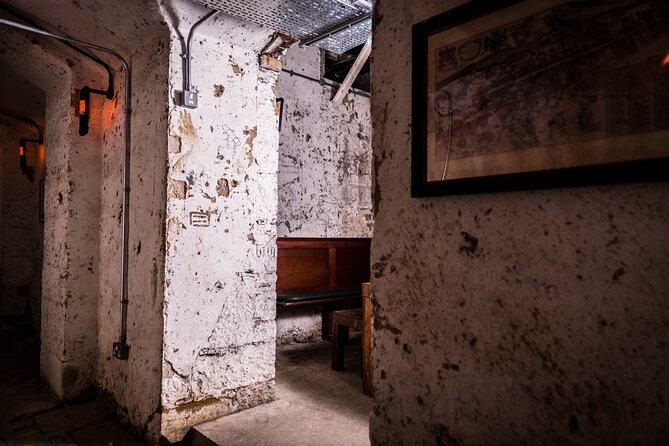 Luxury Whisky Tasting in Edinburgh's Underground Vaults | 90min - Five regions, five distilleries, five different drams