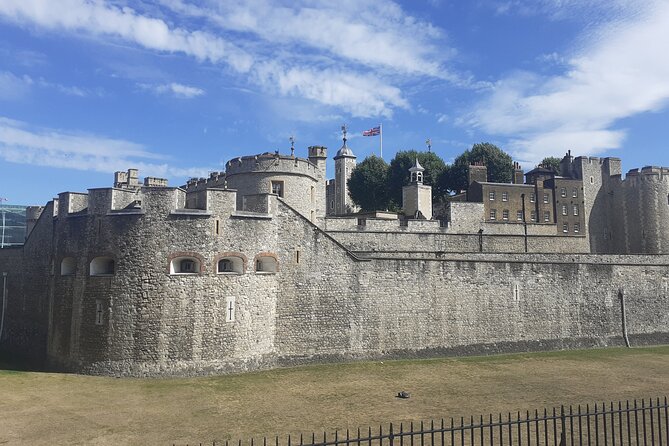 Medieval History Walking Tour from The Tower of London - Shakespeare’s Globe beside the river