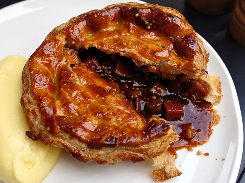 No Diet Club - Best food Tour in East London - Walking between the markets