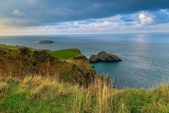 Northern Highlights Full-Day Guided Tour in Northern Ireland - Giant’s Causeway: the day’s main event