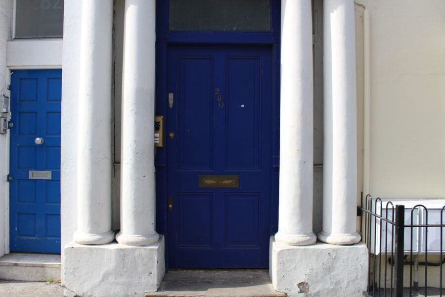 Notting Hill Walking Tour - Music studios, pubs, and famous former residents