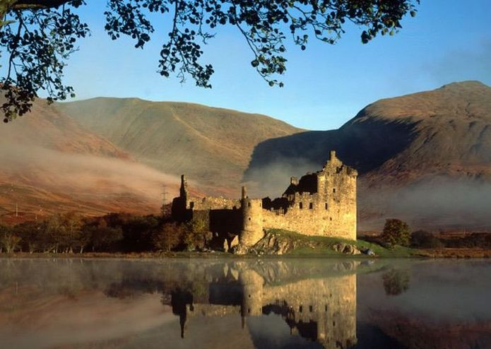 Oban, Lochs & Inveraray Full-Day Tour from Edinburgh - Oban: seafood, islands, and a tight 90-minute visit