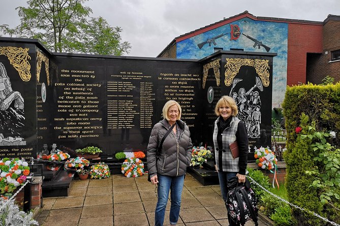 Official World Famous Belfast Taxi Tour ™ - Seeing Cupar Way and the Peace Gates