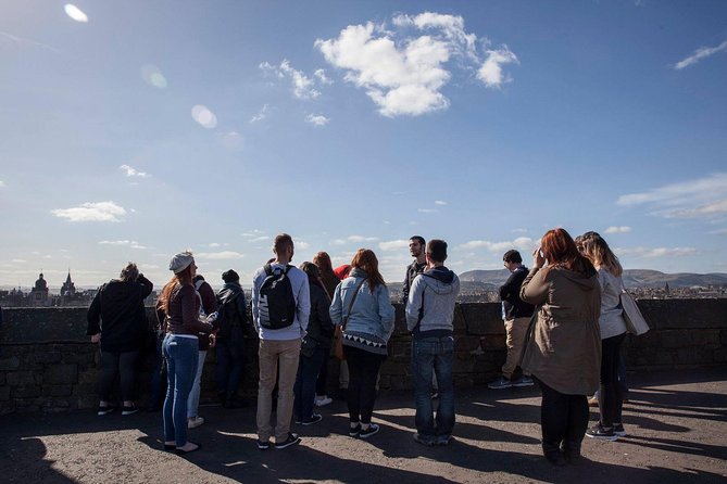 Old Town Walking Tour History and Tales in Edinburgh - Cobblestones, closes, and the Old Town route