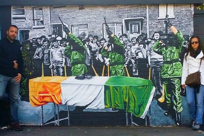 Original Private Belfast Troubles and Peace Cab/Taxi Tour 2 Hours - Starting at Belfast City Hall and heading west