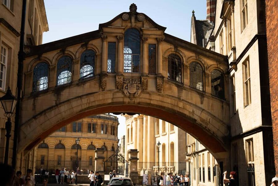 Oxford: Alumni-Led Walking Tour w/New College Entry Option - What the $26.93 price really buys you