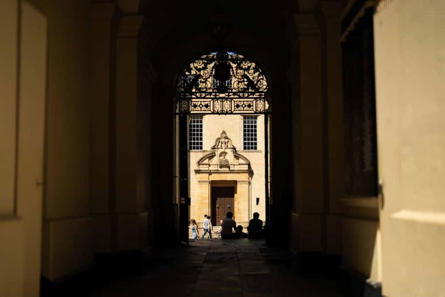 Oxford: Alumni-Led Walking Tour w/New College Entry Option - Why an Oxford student guide changes the experience