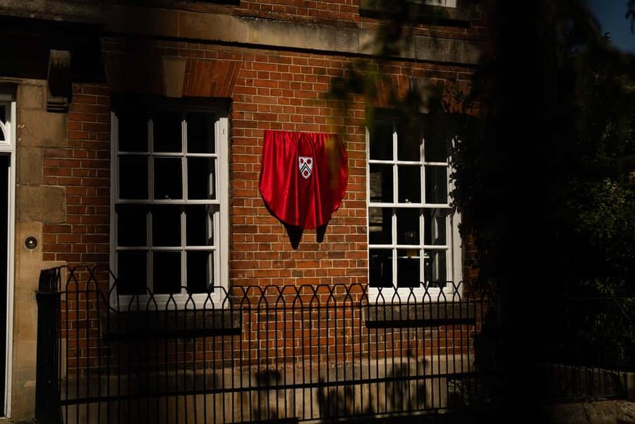 Oxford: Alumni-Led Walking Tour w/New College Entry Option - Narnia, His Dark Materials, and Alice in Wonderland