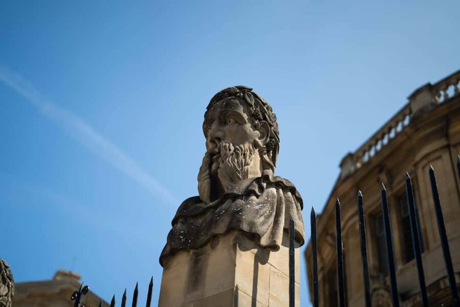 Oxford: Alumni-Led Walking Tour w/New College Entry Option - New College: the worthwhile optional entry