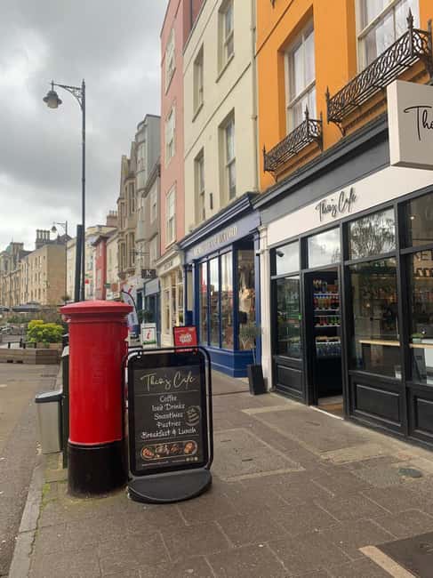 Oxford: Alumni-Led Walking Tour w/New College Entry Option - The Broad Street meeting point and first bearings