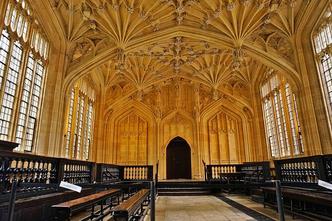 Oxford Harry Potter Film Locations Walking Tour by Alumni™ - Small group, walking pace, and timing