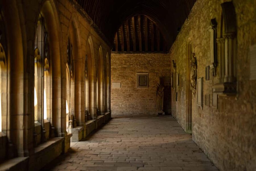 Oxford: Harry Potter Film Tour Led by University Alumni - Broad Street and Oxford’s showbusiness connections