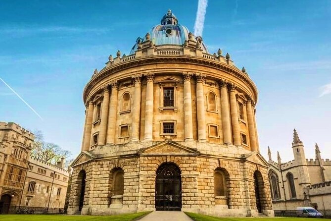 Oxford: Official CS Lewis and JRR Tolkien Walking Tour - Starting on Broad Street and finding Tolkien at Exeter College