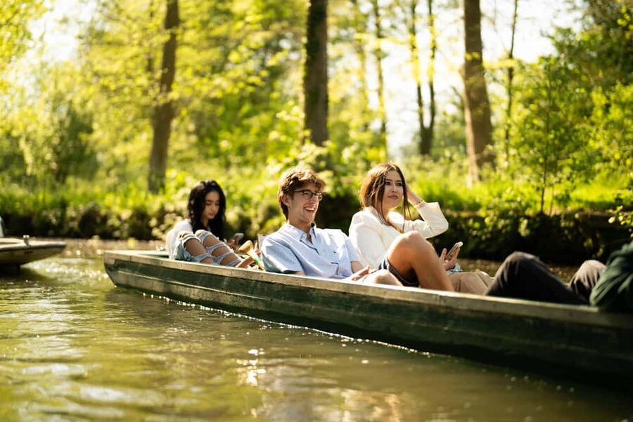 Oxford: Punting Tour on the River Cherwell - St. Hilda’s College gardens and Magdalen College School