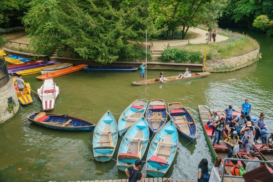 Oxford: Punting Tour on the River Cherwell - Meeting at Magdalen Bridge Boathouse