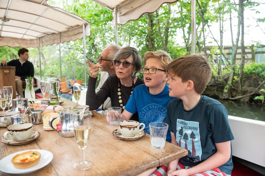 Oxford: Scenic Sightseeing Cruise with Gourmet Picnic - Weather, comfort, and the practical details