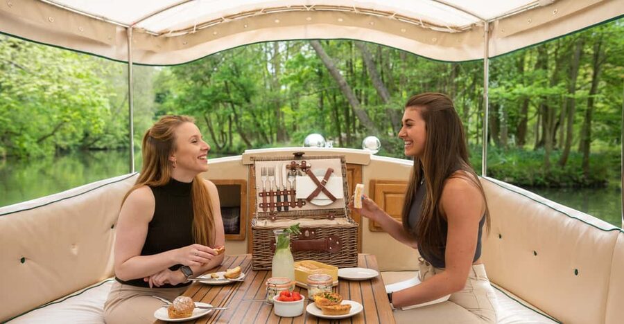 Oxford: Scenic Sightseeing Cruise with Gourmet Picnic - Oxford from the water: college meadows and rowing life