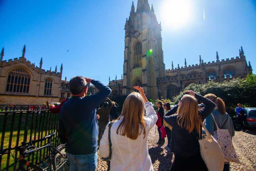 Oxford: University and City Walking Tour with Alumni Guide - Which guide style suits you best?