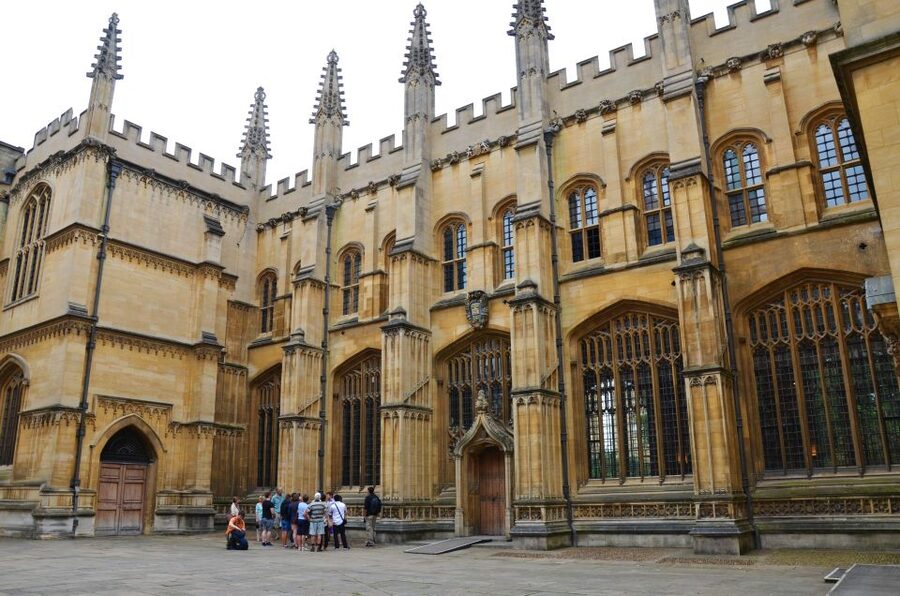 Oxford: University and City Walking Tour with Alumni Guide - Bodleian Library and the Divinity School question
