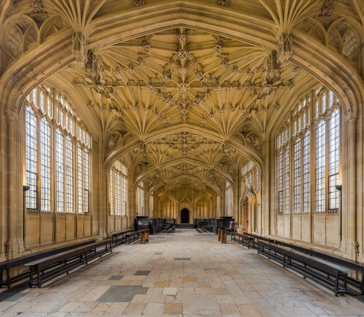 Oxford: University and City Walking Tour with Alumni Guide - University Church of St. Mary and the city’s darker stories
