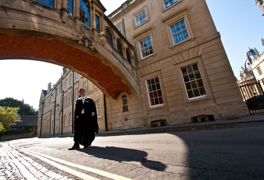 Oxford University: Guided Small Group Walking Tour - Practical tips for a smoother visit