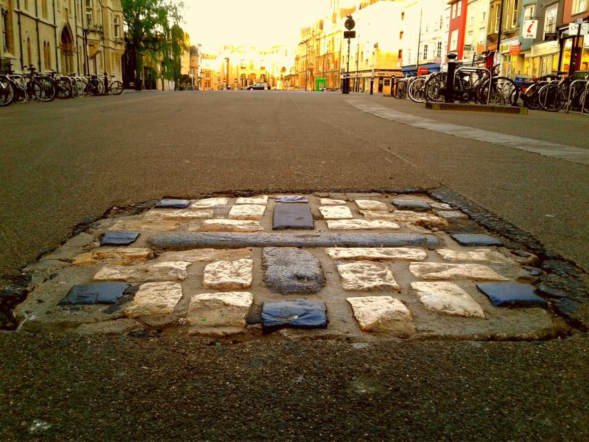 Oxford University: Guided Small Group Walking Tour - Seeing nine colleges in a short time