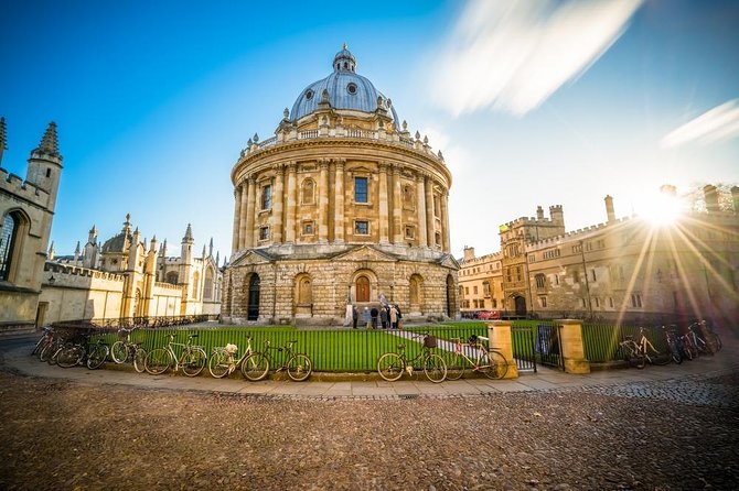 Oxford University Walking Tour by Alumni™ & Optional New College - Starting on Broad Street, and avoiding the first common mistake