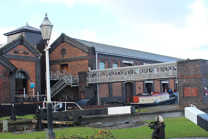 Peaky Blinders Coach Tour of Outer Liverpool & The Wirral - What the guides add to the experience