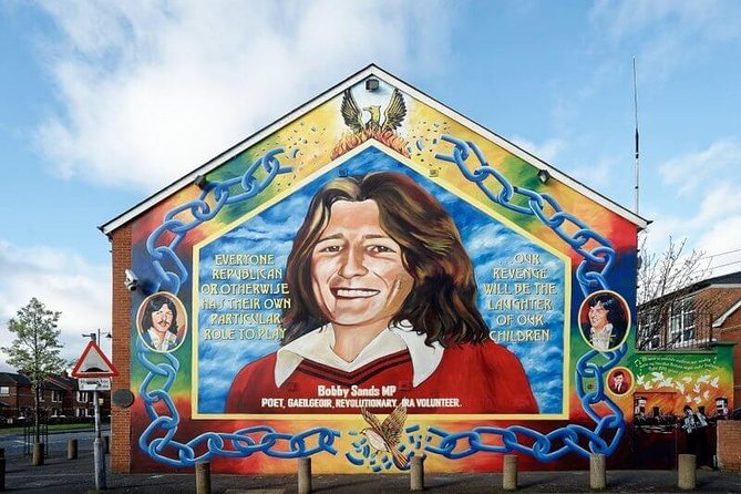 Political Taxi Tour Belfast (1-7 People) - What the guides add to the experience