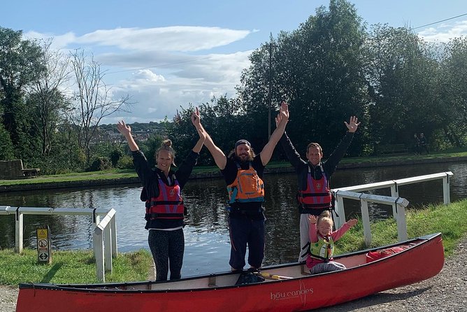 Pontcysyllte Aqueduct Canoe Tours in Llangollen - Crossing the aqueduct above the valley