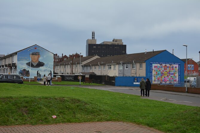 Private 1 Hour Belfast Taxi cab Tour - Falls Road and the Bobby Sands mural