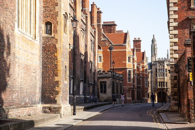 Private 2-Hour Cambridge Walking Tour With University Alumni Guide - St. John’s College and Trinity College