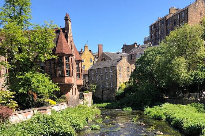 Private 4 Hour Tour of Edinburgh in a Spacious 6-seater Mercedes - Edinburgh Old Town: castle, closes, and the Royal Mile