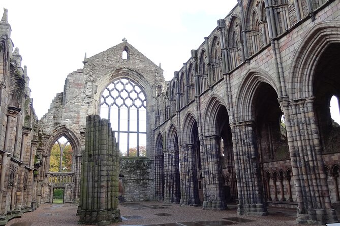 Private 4 Hour Tour of Edinburgh in a Spacious 6-seater Mercedes - The New Town and Dean Village