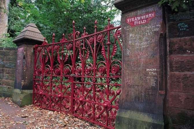 Private Beatles Car Tour, Penny Lane, Strawberry Field & childhood homes - Key points at a glance