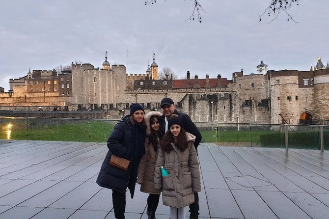 Private Black Cab Tour of London's Iconic Landmarks - The London Eye and a View Across the River