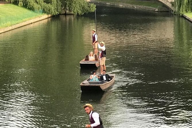 Private Cambridge Punting Tour - Queens College and the Mathematical Bridge