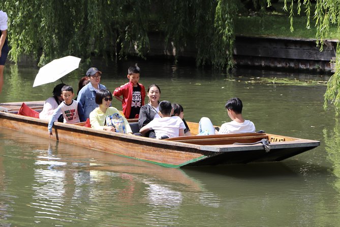 Private Chauffeur Punt Tour - Queens’ College and the Mathematical Bridge
