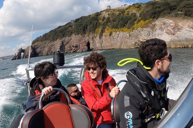 Private Coastal Boat Tour in Torquay - What the skipper adds to the ride