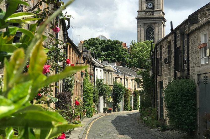 Private Edinburgh City 4-Hour Guided Tour in a black cab LEVC TX - Edinburgh Castle from the road