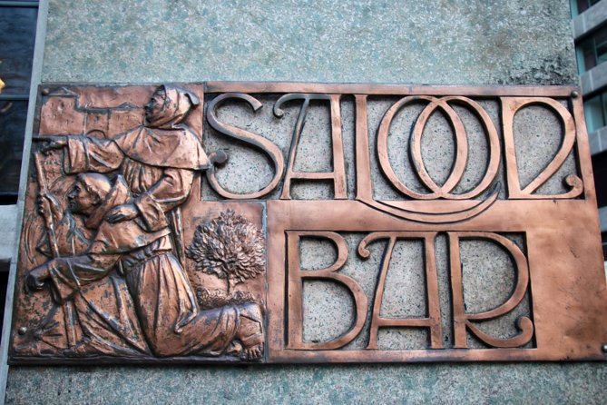 Private Group: Historical Pub Walking Tour of London - RAF memories, nursery rhymes, and Dickensian streets