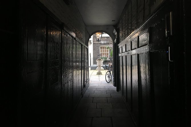 Private Guided and Chauffeured Tour of London - St. Paul’s Cathedral, Millennium Bridge, and Shakespeare’s Globe