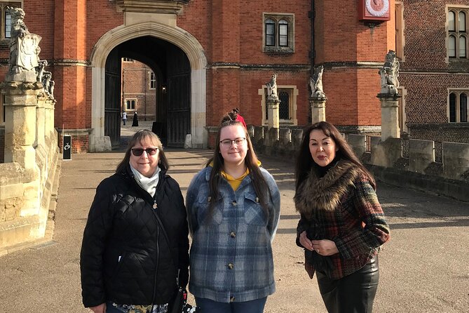 Private Guided Tour of Hampton Court Palace - Gardens, the maze, and the outdoor part of your visit