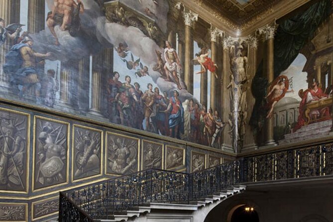 Private Guided Tour of Hampton Court Palace - Meeting Sheila Dunsmore at Hampton Court