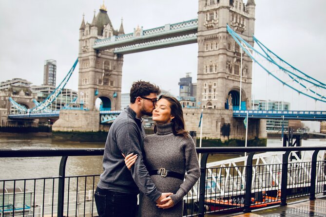 Private landmarks photoshoot for families and couples - Price, group size, and the real value