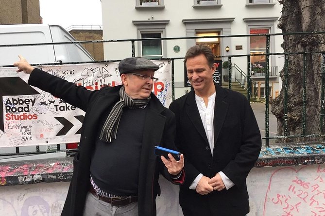 Private London Beatlemania Tour in an Iconic Black Cab - Buckingham Palace brings the Beatles into royal London