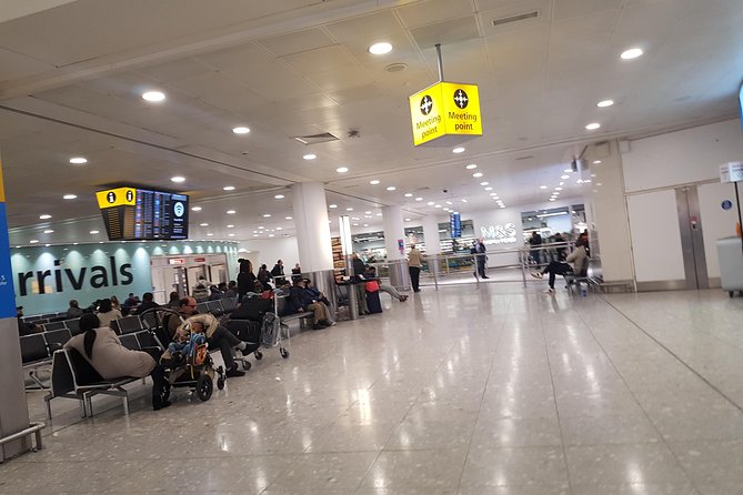 Private Round Trip Transfer between London Airports and Hotel - The vehicle, luggage, and group setup